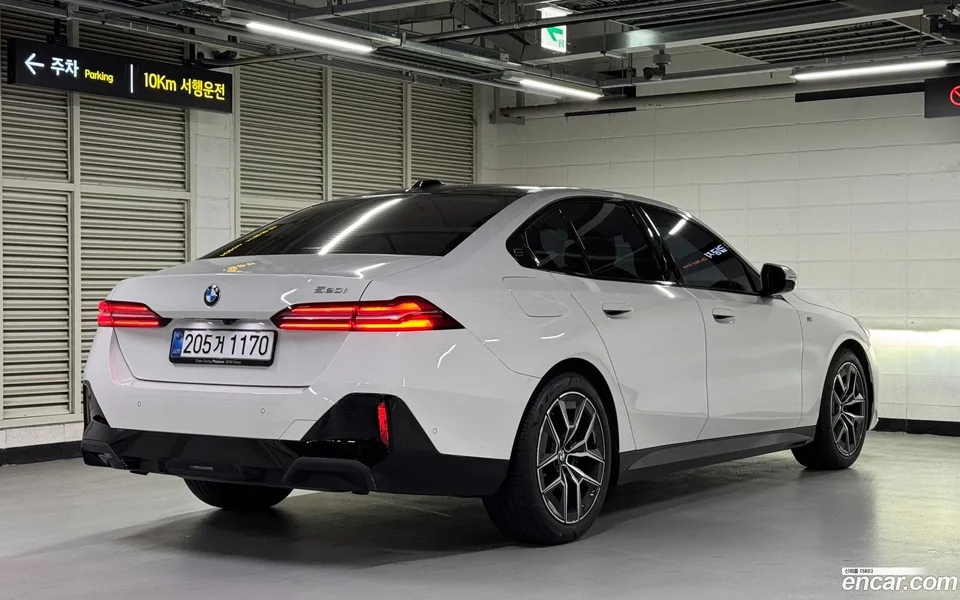 BMW 5 Series 520i M 2025 — thumbnail 3