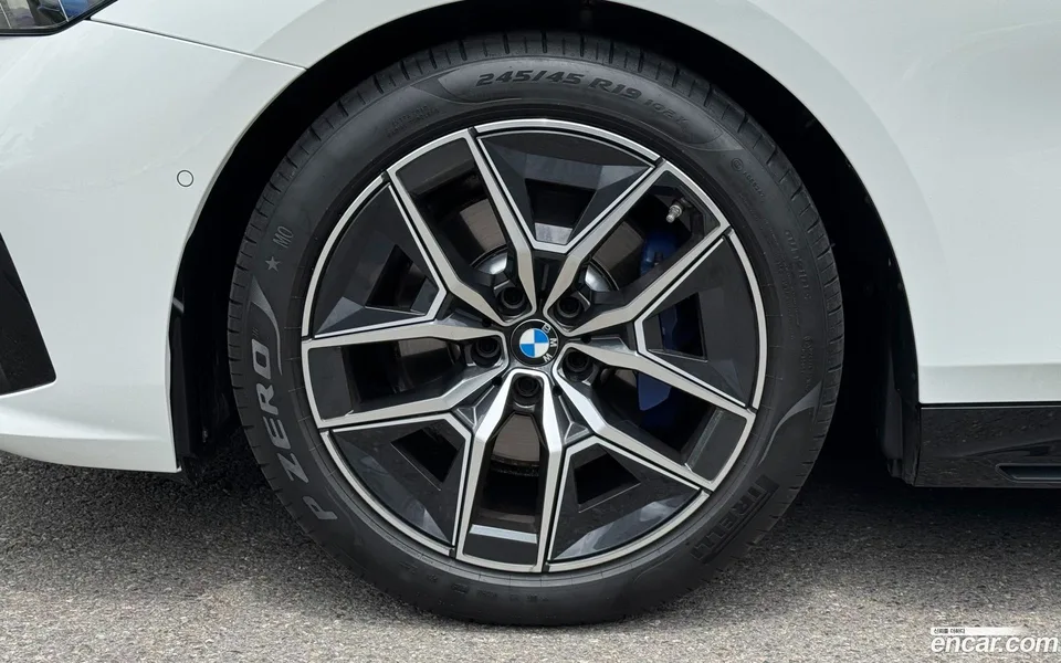 BMW 5 Series 520i M 2025 — thumbnail 5