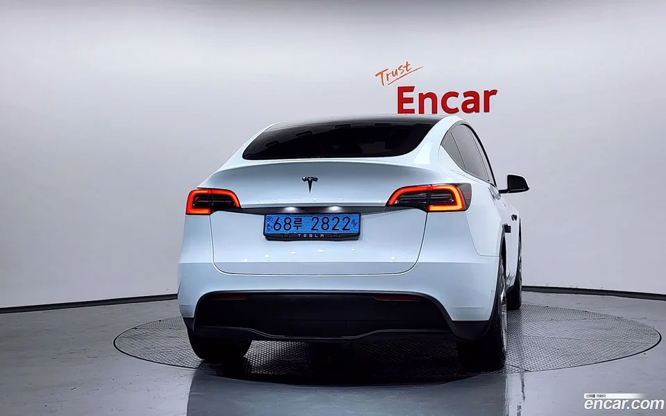 Tesla Model Y RWD 2023 — thumbnail 4