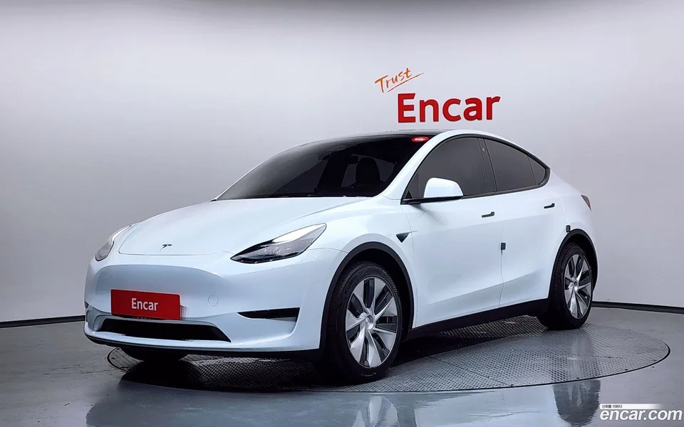 Tesla Model Y RWD 2023 — photo 1, buy with delivery to Moscow