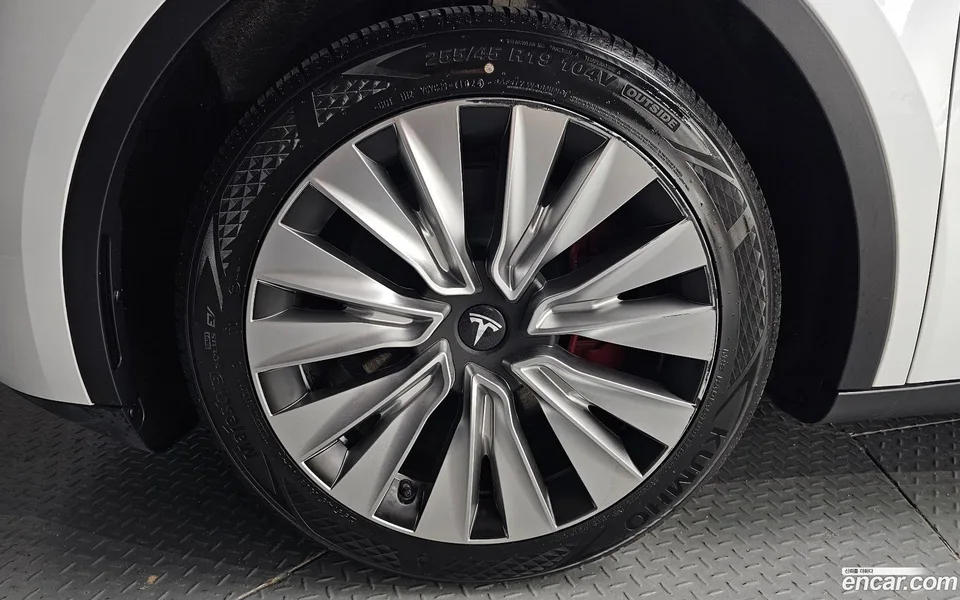 Tesla Model Y RWD 2024 — миниатюра 5