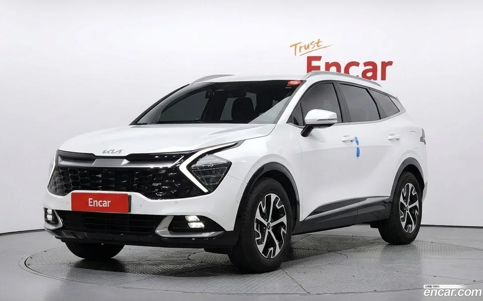 Kia Sportage Hybrid 2WD 2023 — photo 1, buy with delivery to Moscow