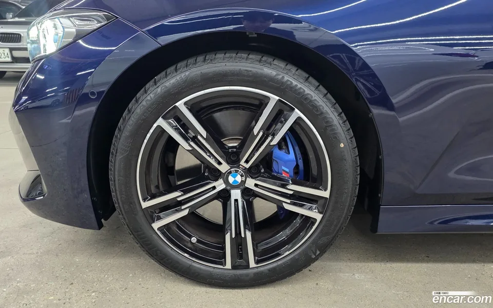 BMW 3 Series 320i M 2025 — thumbnail 5