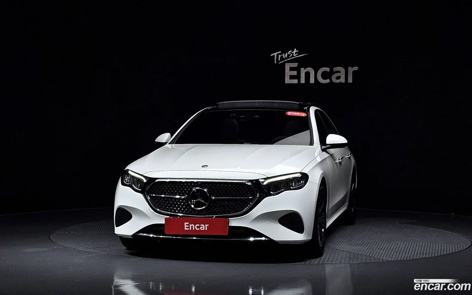 Mercedes-Benz E-Class E200 2025 — thumbnail 3