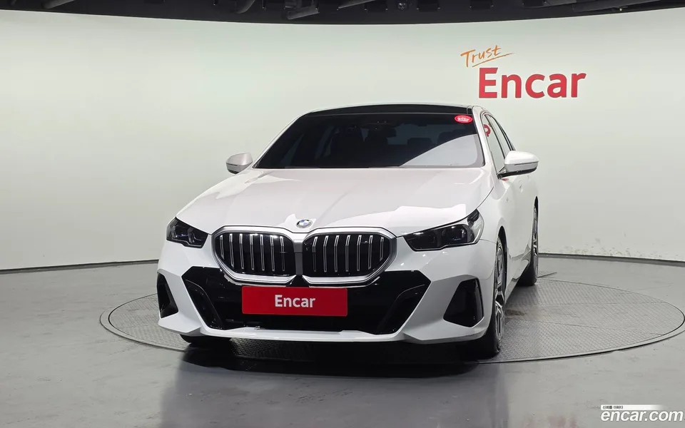 BMW 5 Series 523d xDrive M 2024 — thumbnail 3