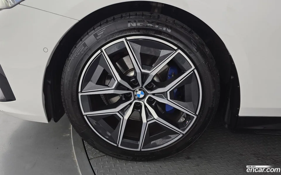 BMW 5 Series 523d xDrive M 2024 — thumbnail 5