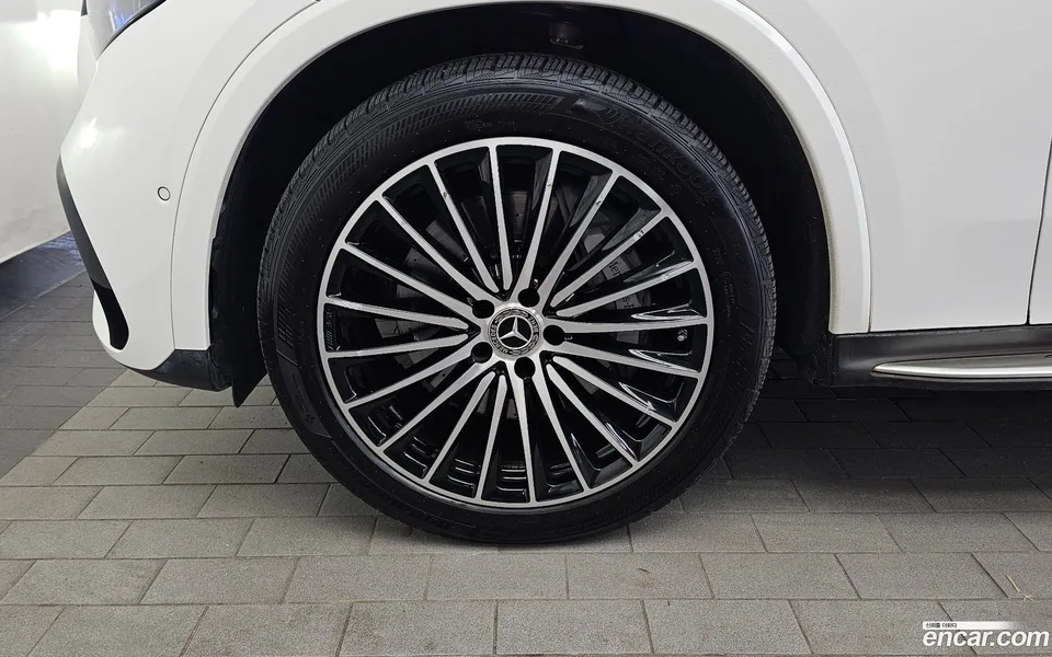 Mercedes-Benz GLC-Class GLC300 4MATIC 2024 — thumbnail 2