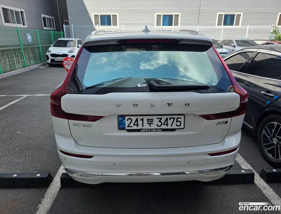 Volvo XC60 B5 2025 — thumbnail 4