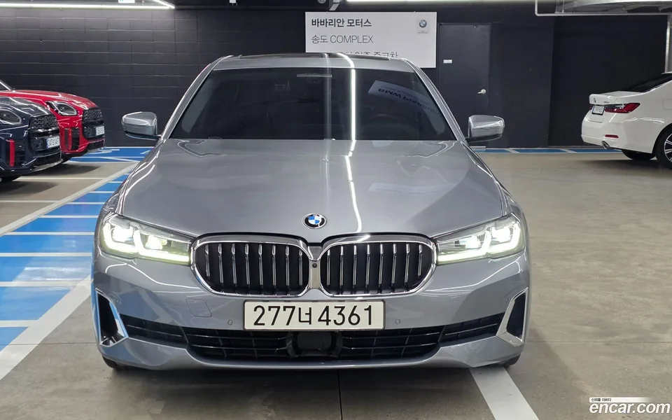 BMW 5 Series 520i 2023 — thumbnail 3
