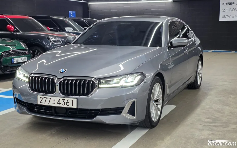 BMW 5 Series 520i 2023 — photo 1, buy with delivery to Moscow
