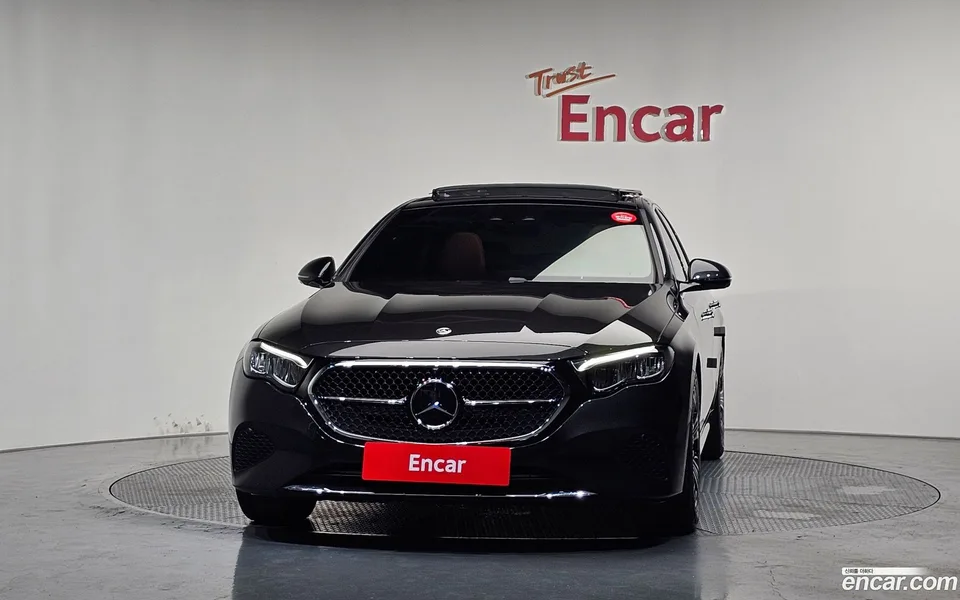 Mercedes-Benz E-Class E200 2024 — thumbnail 3