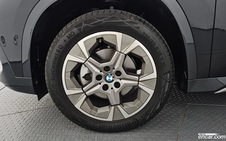 BMW X1 xDrive 20i xLine 2024 — thumbnail 2