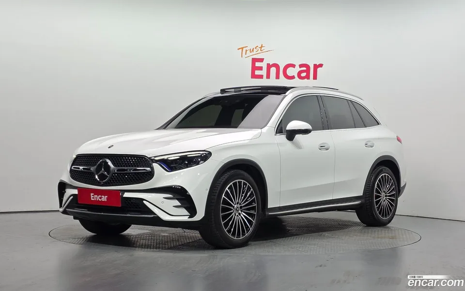 Mercedes-Benz GLC-Class GLC300 4MATIC AMG Line 2023 — photo 1, buy with delivery to Moscow