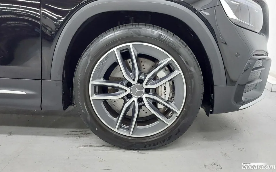 Mercedes-Benz GLB-Class AMG GLB35 4MATIC 2025 — thumbnail 5