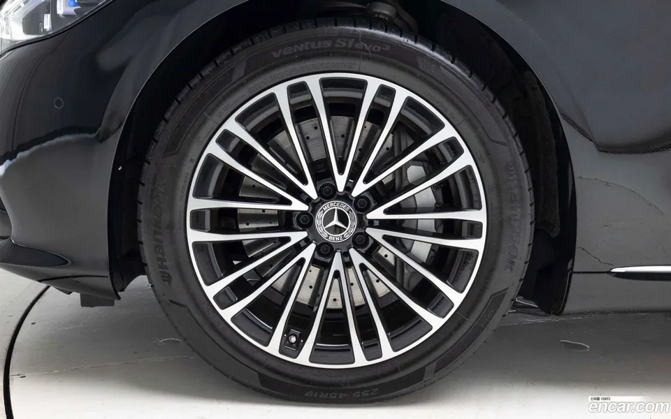 Mercedes-Benz S-Class S350 d 4MATIC 2025 — thumbnail 2