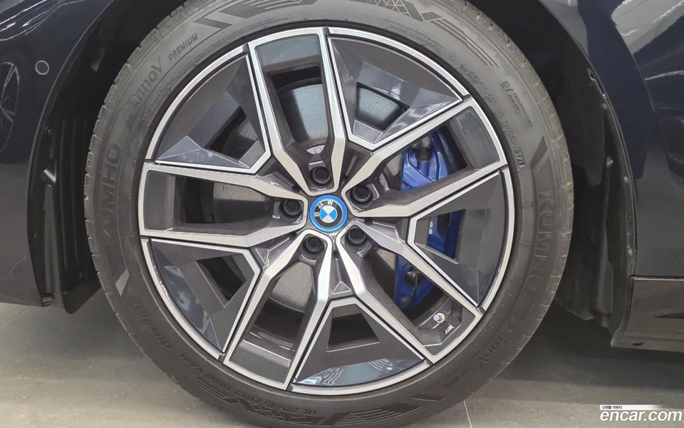 BMW i5 eDrive 40 M 2024 — thumbnail 2