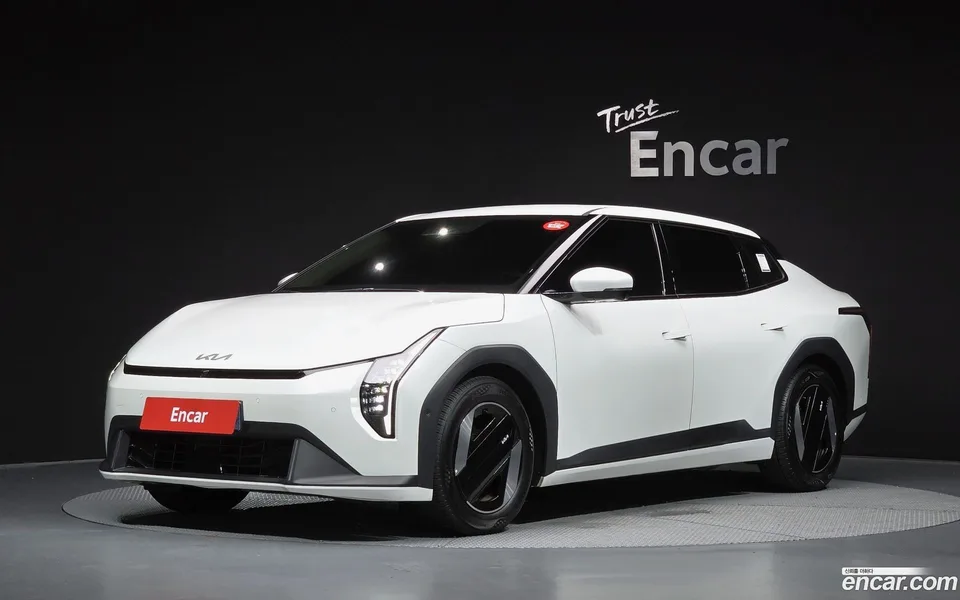 Kia EV4 2WD 2025 — photo 1, buy with delivery to Moscow