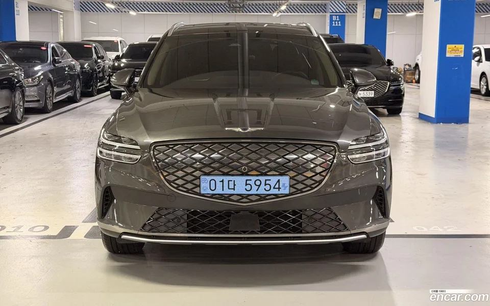 Genesis Electrified GV70 e-AWD 2022 — photo 1, buy with delivery to Moscow