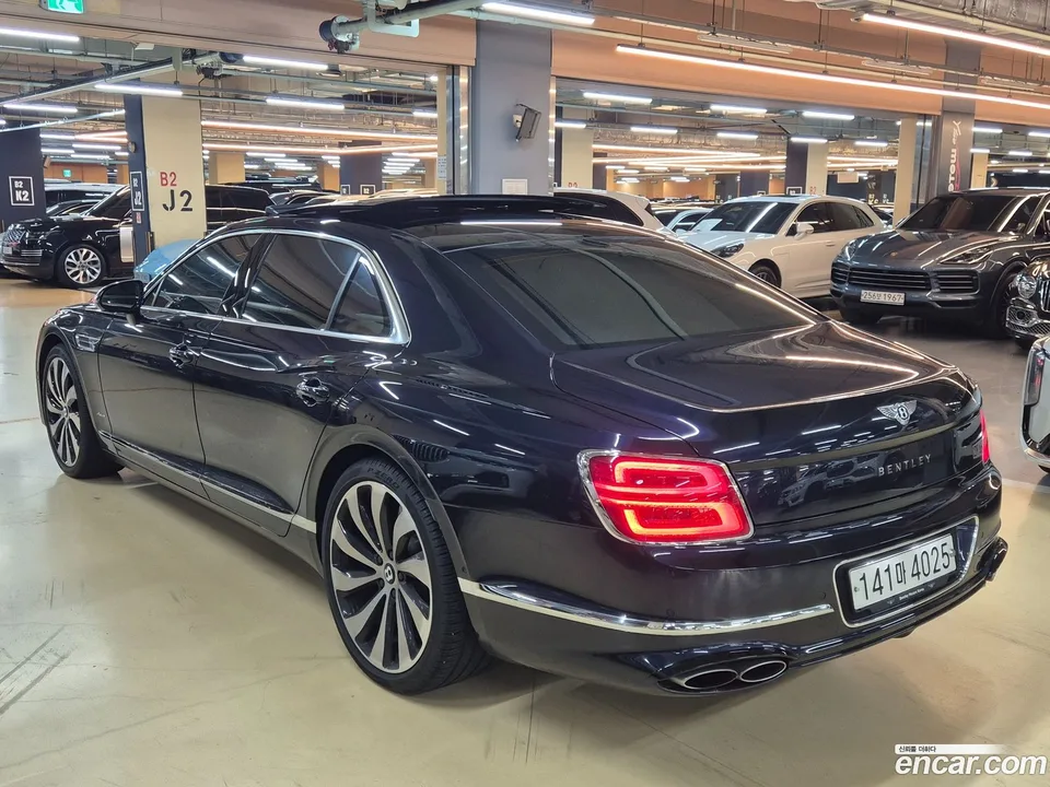 Bentley Flying Spur 4.0 2023 — thumbnail 3
