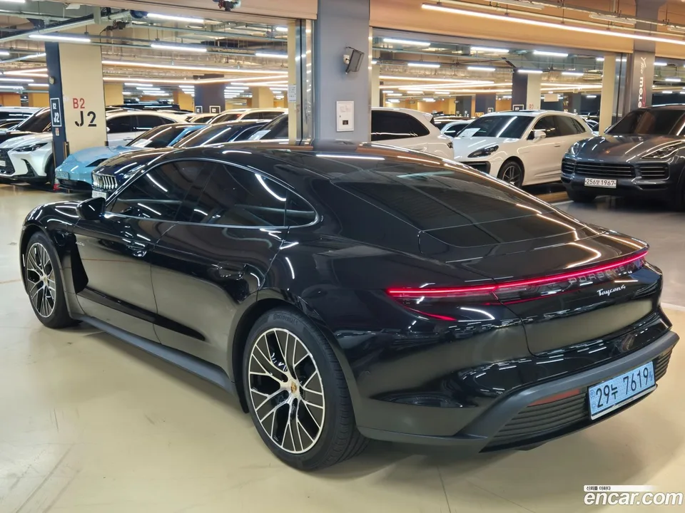 Porsche Taycan 4 2025 — thumbnail 3