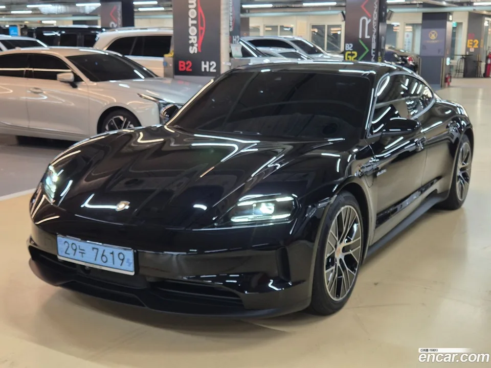 Porsche Taycan 4 2025 — photo 1, buy with delivery to Moscow