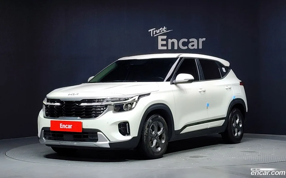 Kia Seltos 1.6 2WD 2023 — photo 1, buy with delivery to Moscow