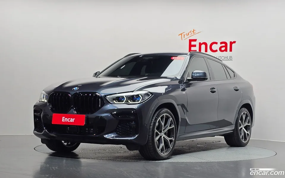 BMW X6 xDrive40i M 2022 — photo 1, buy with delivery to Moscow