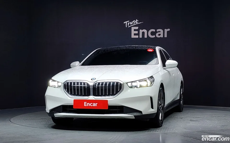 BMW 5 Series 520i 2025 — thumbnail 3