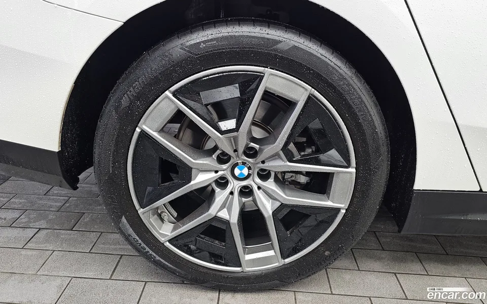 BMW 5 Series 520i 2025 — thumbnail 5