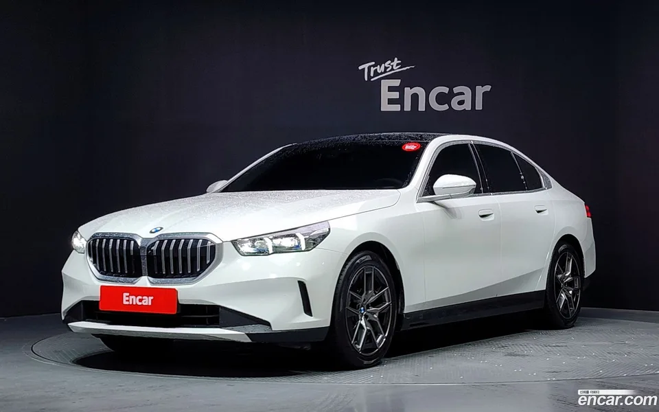 BMW 5 Series 520i 2025 — photo 1, buy with delivery to Moscow