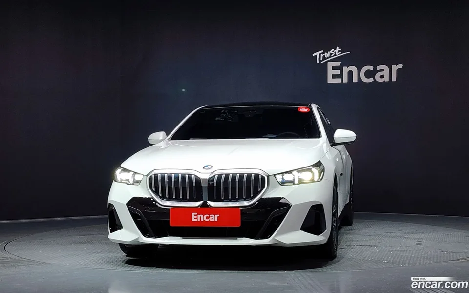 BMW 5 Series 520i M 2025 — thumbnail 3