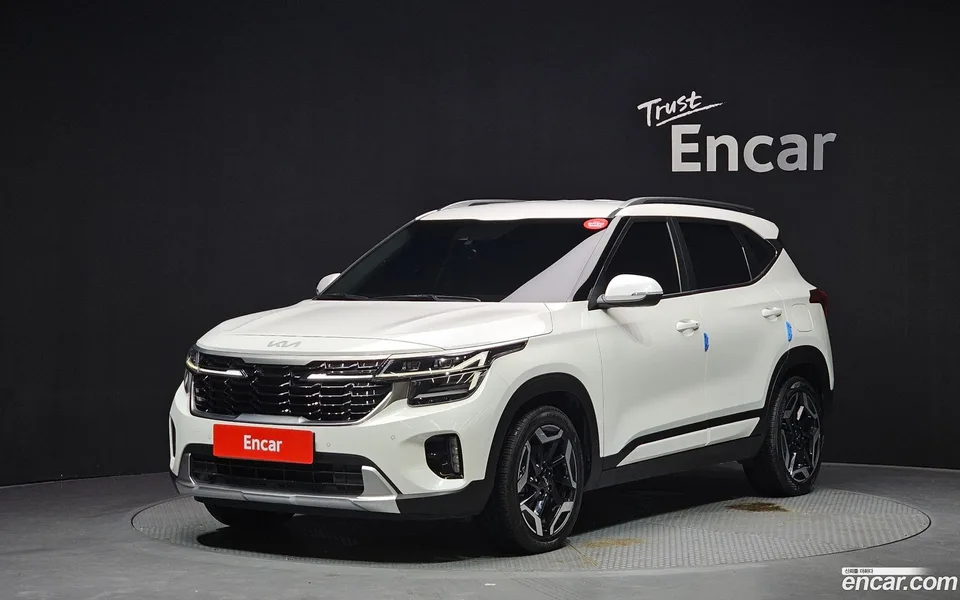 Kia Seltos 1.6 4WD 2022 — photo 1, buy with delivery to Moscow