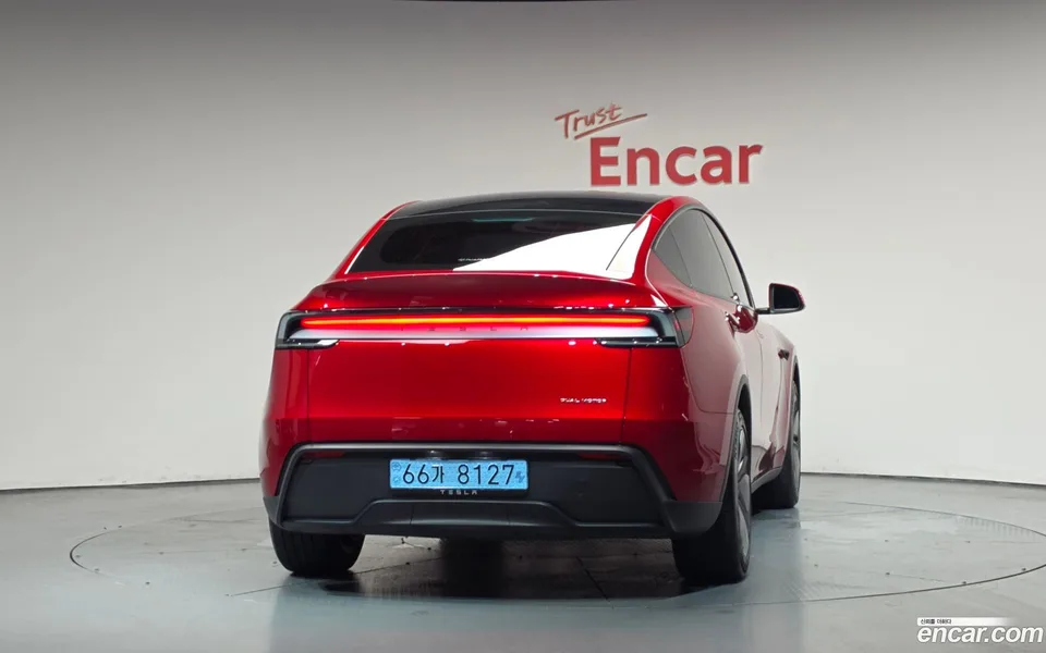Tesla Model Y AWD 2025 — thumbnail 4