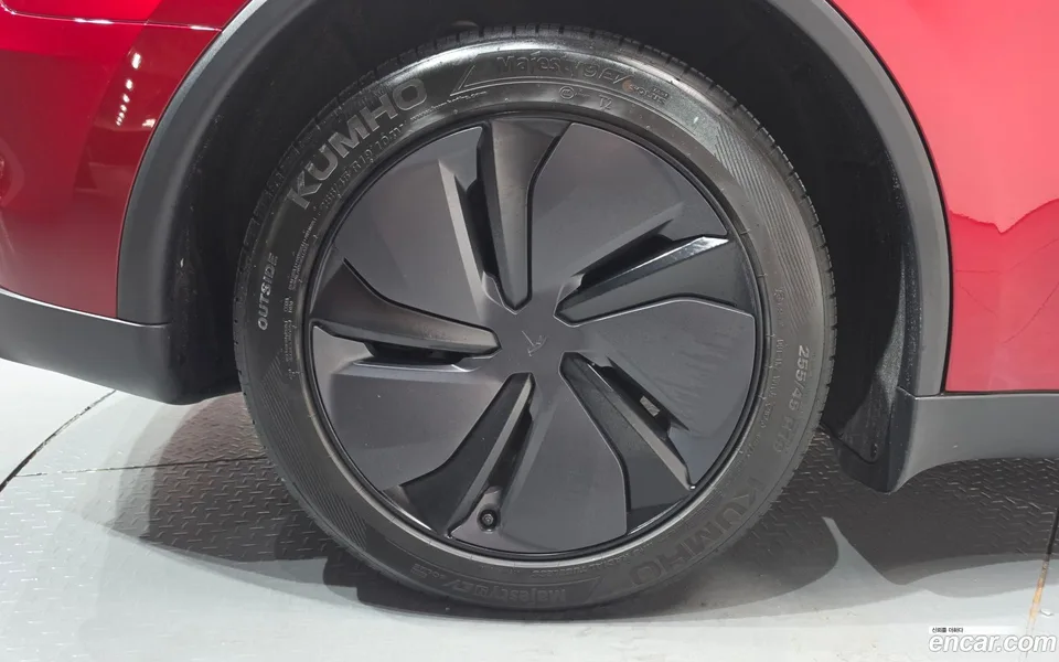 Tesla Model Y AWD 2025 — thumbnail 5