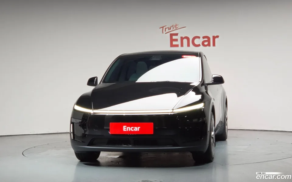 Tesla Model Y AWD 2025 — thumbnail 3