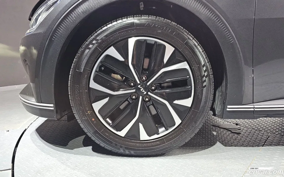 Kia EV6 4WD 2023 — thumbnail 2