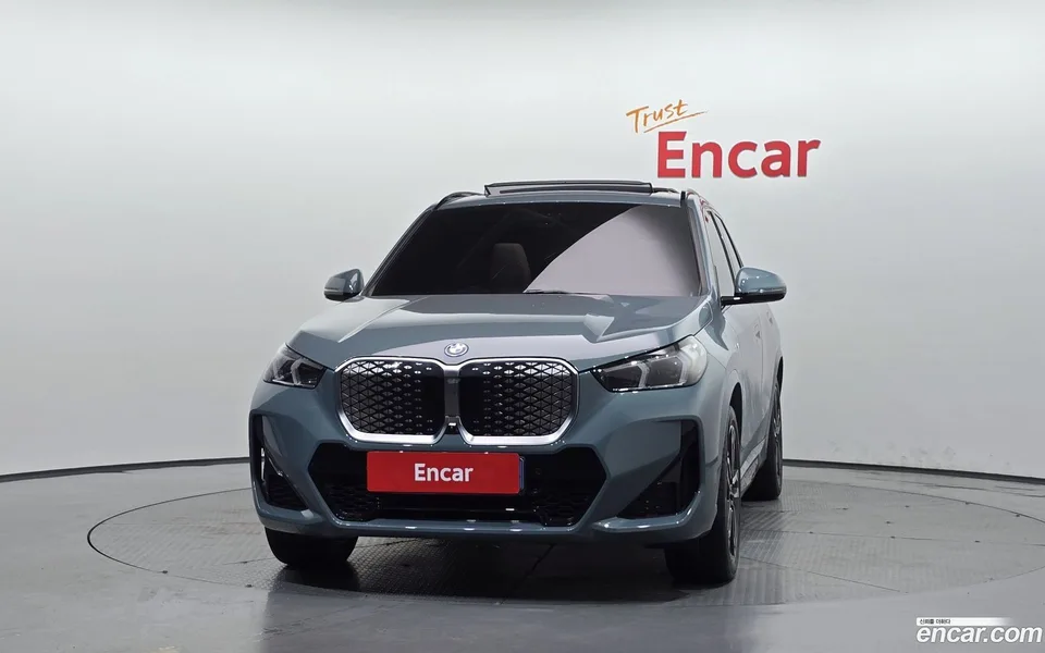 BMW iX1 xDrive 30 M 2024 — thumbnail 3