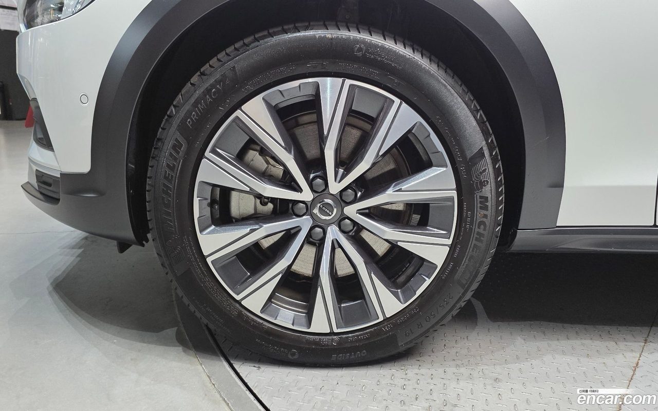 Volvo V90 Cross Country 2023 — 2