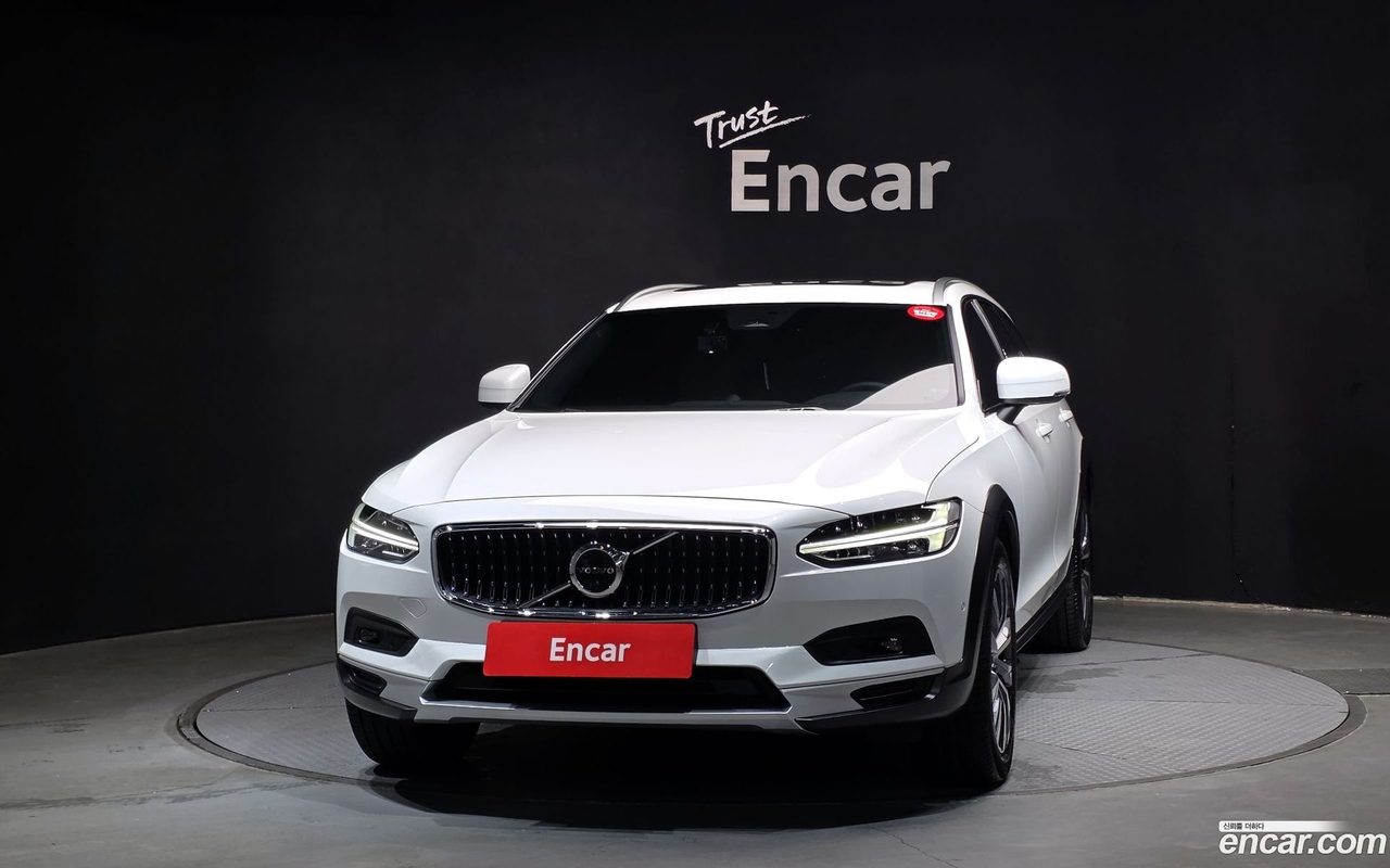 Volvo V90 Cross Country 2023 — 3