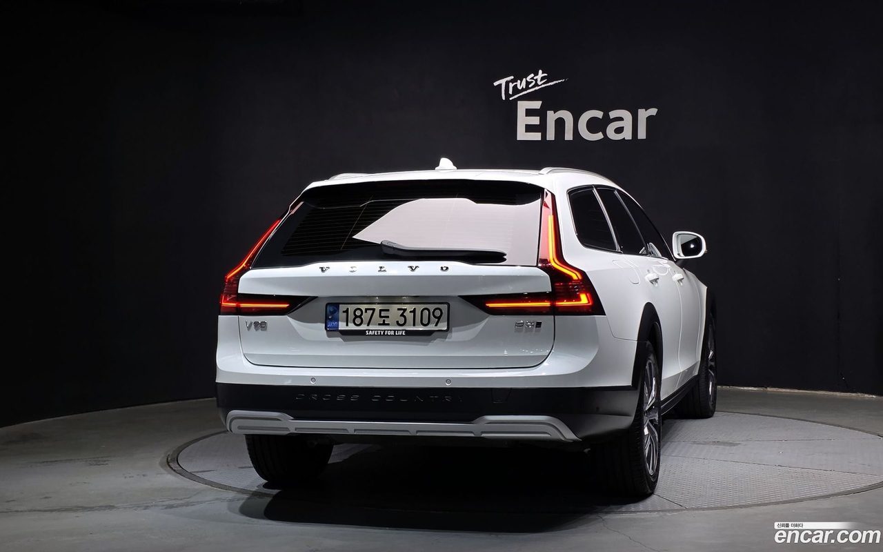Volvo V90 Cross Country 2023 — 4