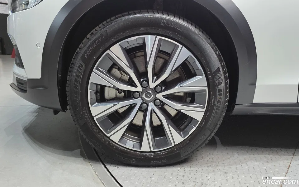 Volvo V90 Cross Country B5 AWD 2023 — thumbnail 5