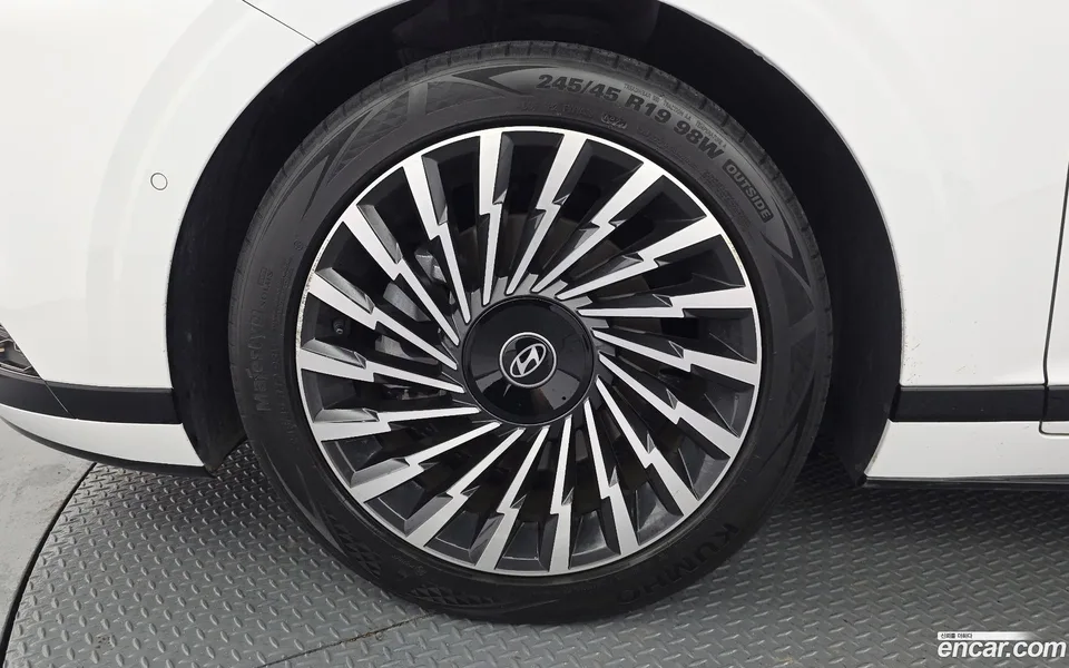 Hyundai Grandeur 2.5 2WD 2023 — thumbnail 2