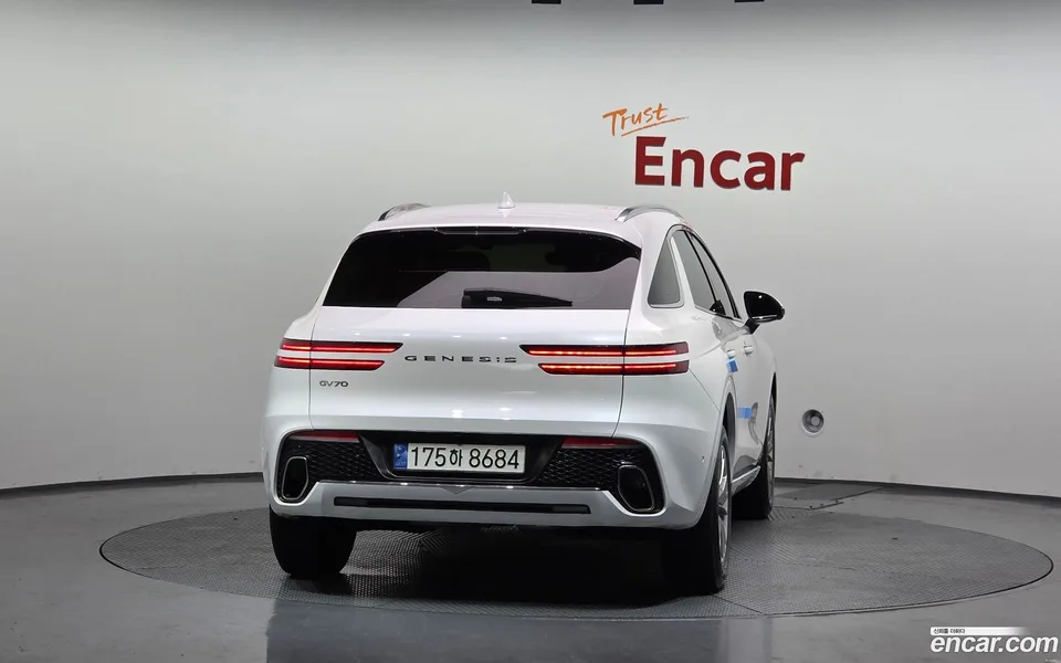 Genesis GV70 2.5T 2WD 2023 — миниатюра 4