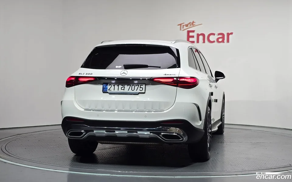 Mercedes-Benz GLC-Class GLC300 4MATIC AMG Line 2024 — thumbnail 4