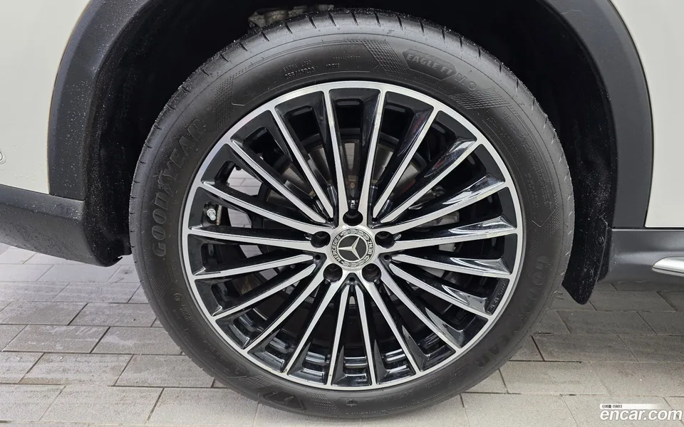 Mercedes-Benz GLC-Class GLC300 4MATIC AMG Line 2024 — thumbnail 5