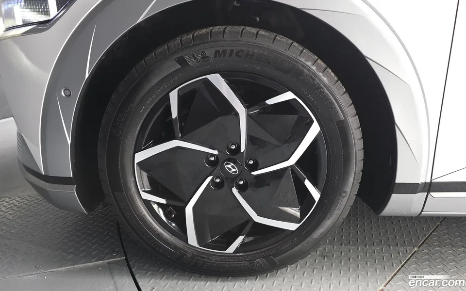 Hyundai Ioniq 5 2023 — thumbnail 5