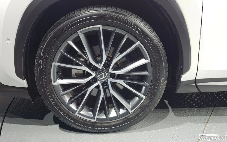 Lexus NX 350h 2024 — thumbnail 2