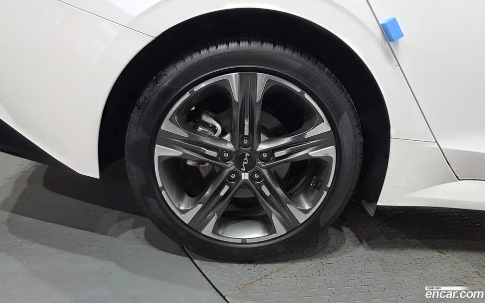 Kia K5 2.0 2023 — thumbnail 2