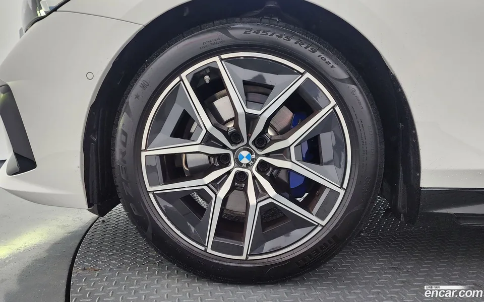 BMW 5 Series 520i M 2025 — thumbnail 2