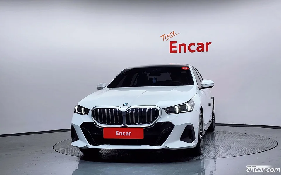BMW 5 Series 520i M 2025 — thumbnail 3